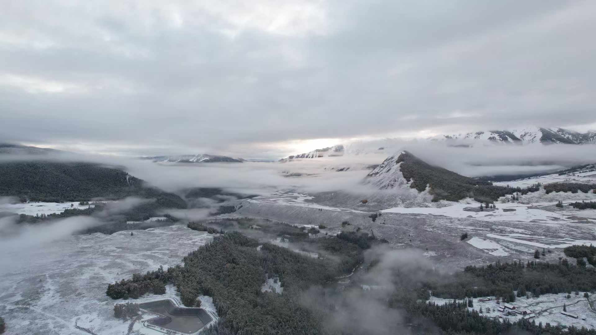 新疆东方之星旅行社：揭秘禾木村春风雪未消的仙境！