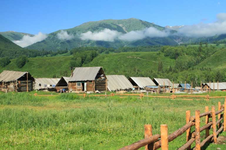 新疆乌鲁木齐+北疆+伊犁+天山天池+喀纳斯景区+禾木风景区+那拉提旅游风景区+喀拉峻景区16日15晚跟团游