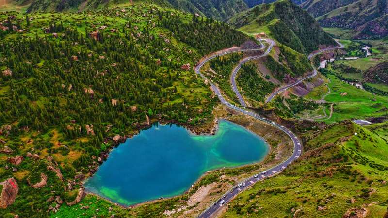 中国新疆库车天山神秘大峡谷+小龙池+大龙池旅游风景区+克孜尔千佛洞+克孜尔尕哈烽燧+苏巴什故城+库车王府+库车大寺2日1晚跟团游